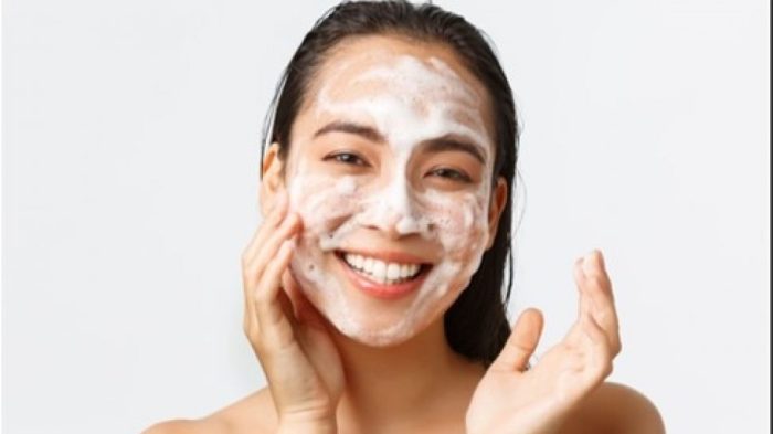 10 Skincare Aman Untuk Kulit Sensitif Terbaik Tanpa Efek Samping